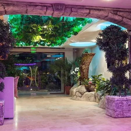Harmony Suites Jungle Lägenhetshotell Slăntjev Brjag